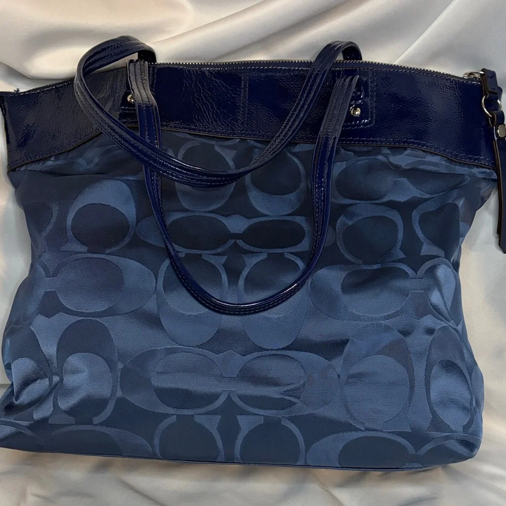 Elegant Navy Blue Women's Tote Bag - Picture 2 of 5